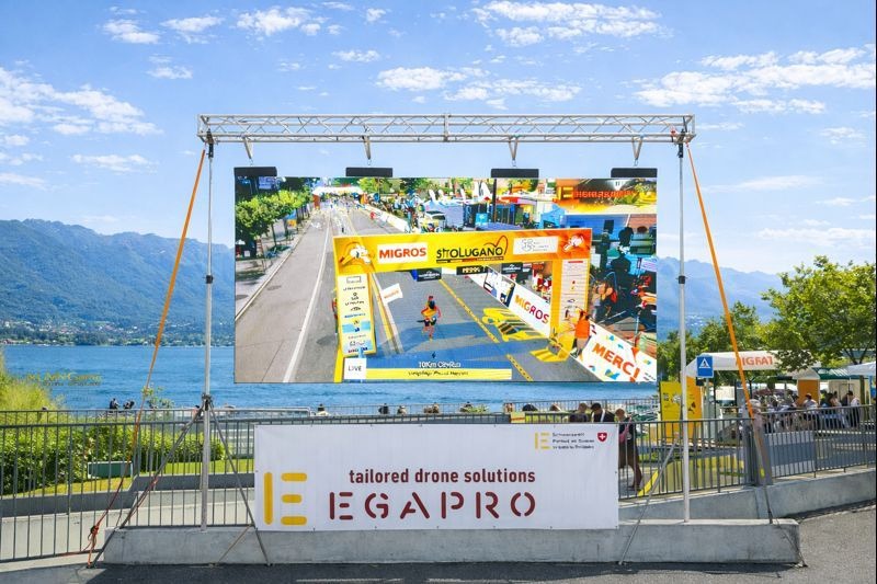 ledwall EGAPRO montato sul lungolago di Lugano durante una diretta StraLugano